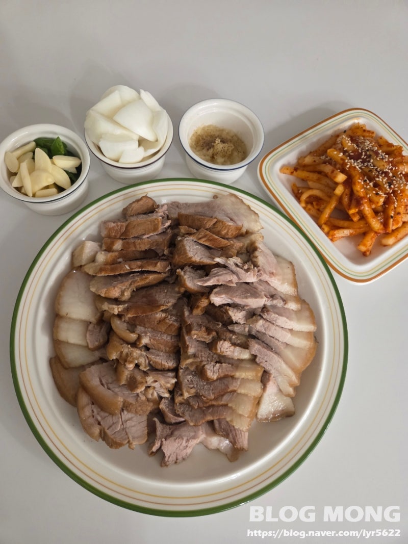 수육이랑 찰떡궁합! 보쌈무김치와 마늘소스 간단 레시피