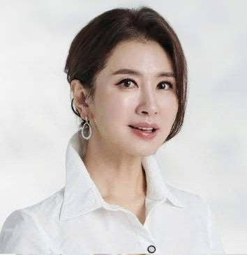 두 번 이혼에 생활고 딛고 결국…대학교수와 세 번째 결혼한 55세 이일화의 반전 인생