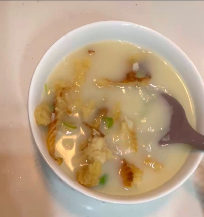 물만 잘 보충해도 이렇게 뽀얘져요｜육수 없이 끓이는 황태국, 진한 황태곰탕 레시피