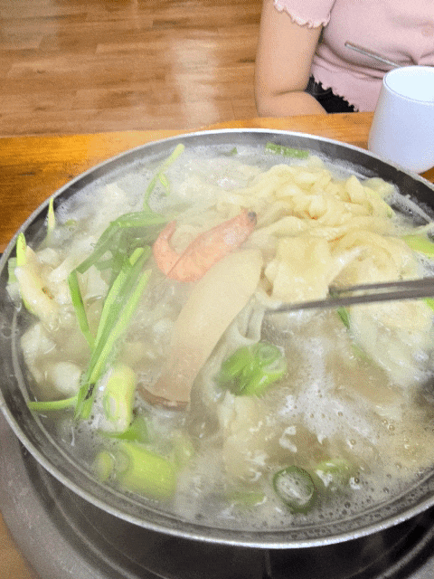 [청주 맛집] 청주 초가집 칼국수 | 아내, 딸과 함께 찾은 인생 로컬 맛집! 바지락 감자해물 칼....