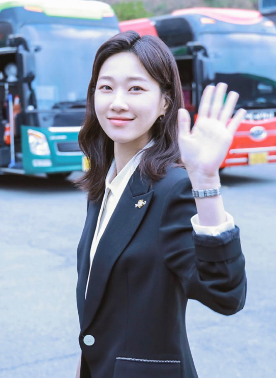 아파트 하윤경, 내장탕에 낮술까지... 이미지 반전 전참시서 터진 파격 반전 매력