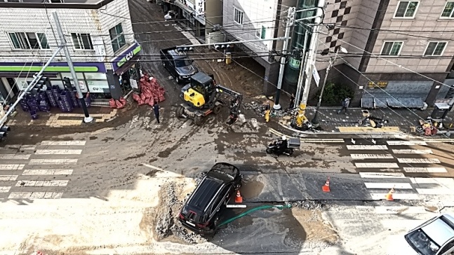 <b>거제 수해복구</b> 72시간 현장 눈물과 연대의 기록에 마음이 먹먹해져....