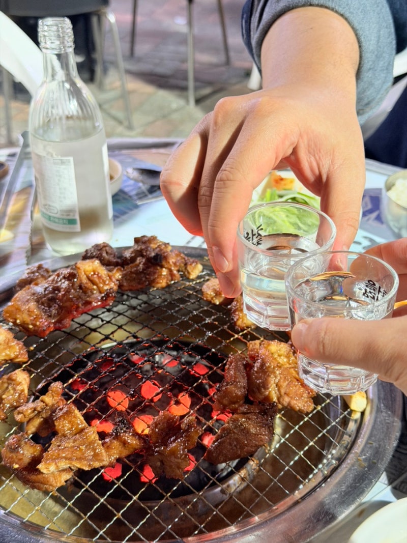 강릉 맛집, 교동 택지 현지인 야장 맛집으로 유명한 고깃집 ‘돈비촌’
