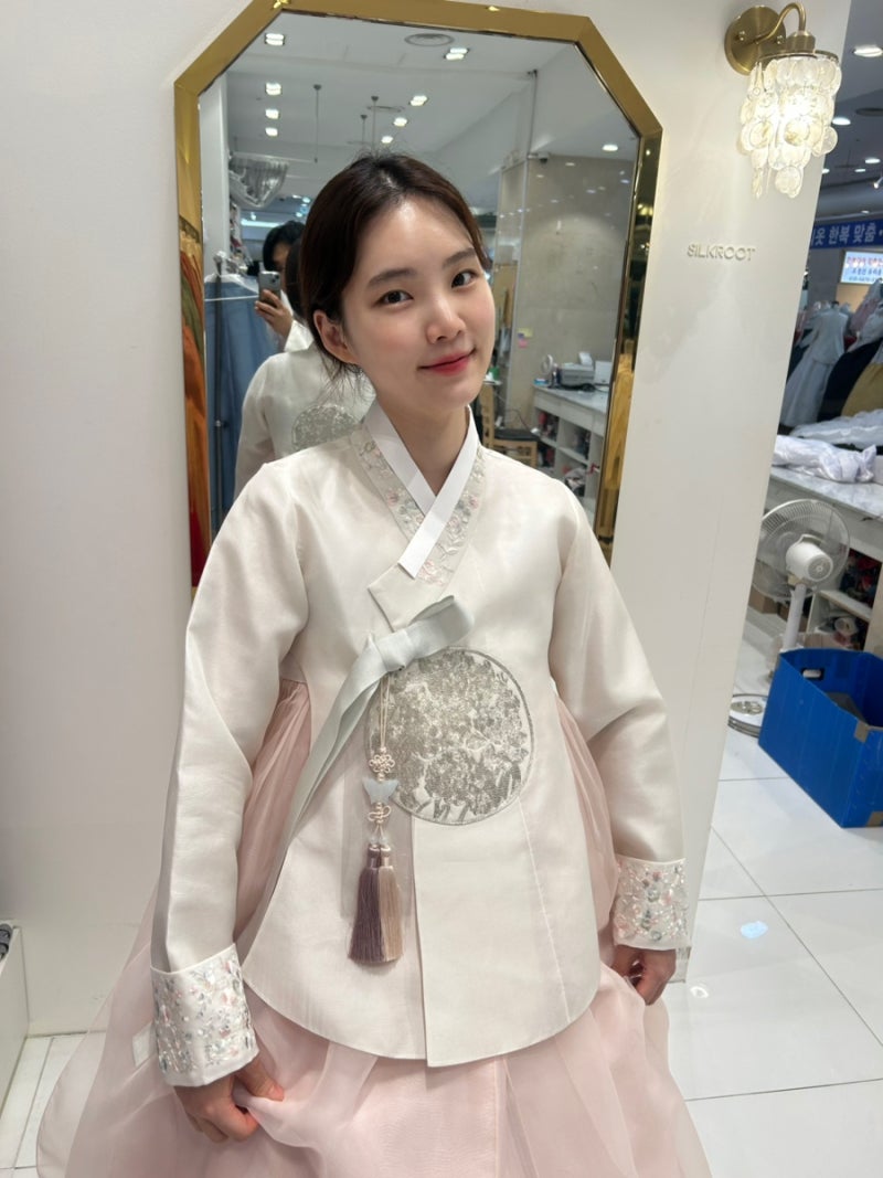 결혼식 2부 드레스로 한복 빌린 신랑신부~
