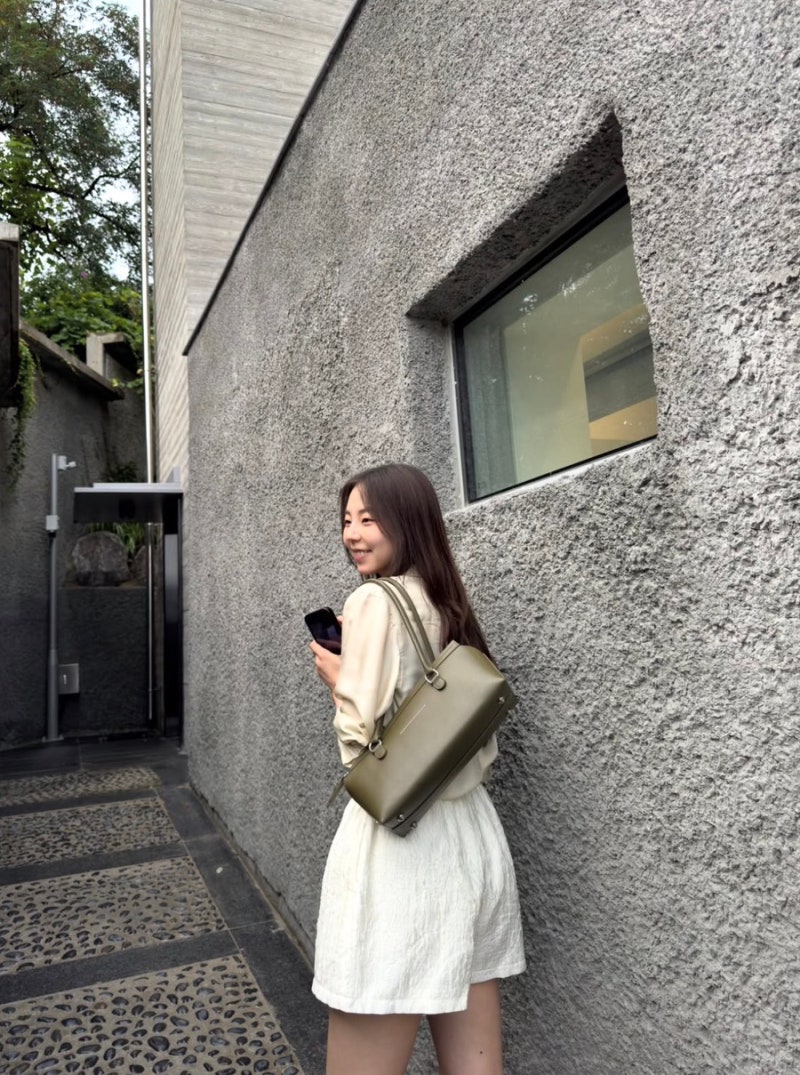 안소희 가방 어디 거야? 94만원 MM6 메종 마르지엘라 ‘바울레토’였다