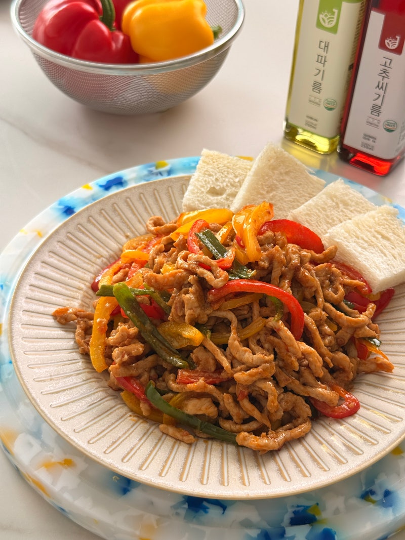 외식은 부담스럽고 배달은 아쉬울 때 장터엔 고추기름 넣은 고추잡채 레시피
