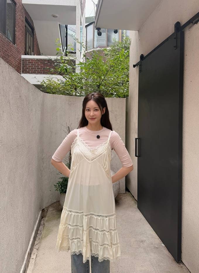 “원피스 아래 이게 보이네?” 오연서, 레이스 드레스를 편하게 입은 방법