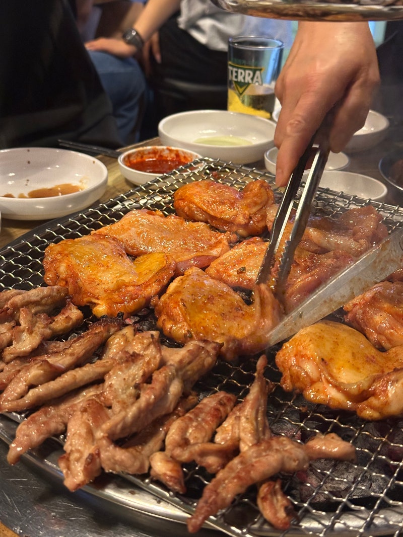 [신도림 맛집] 강촌숯불닭갈비 / 존맛 양념닭갈비와 고소한 닭목살소금구이