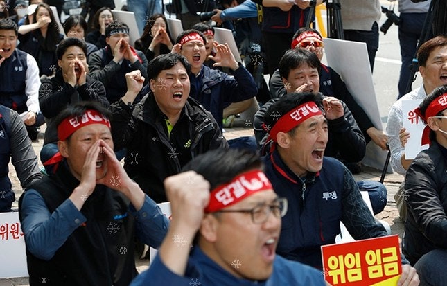 대한항공 유니폼, 옷 색깔로 '직급 서열' 공개한다? 아시아나 노조 '분노'