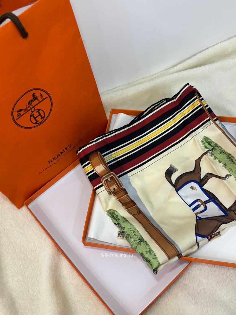 에르메스 스카프 90 추천 Couvertures et Tenues de Jour 포에버 스카프 착용샷 & 연예인 스카프 탑 코....