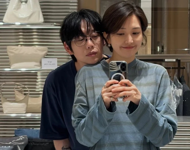 <b>권정열</b><b>김윤주</b> 결혼 12년 차 근황…귀한 투샷에 팬들 '<b>럽스타</b>' 반응
