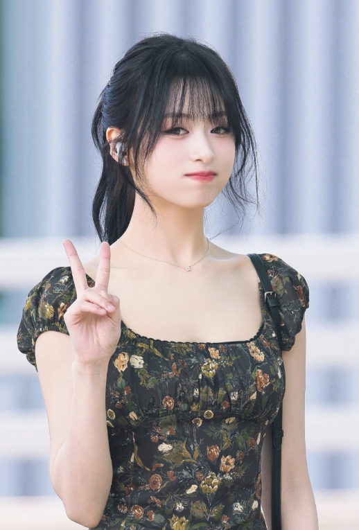 화려한 명품 대신 꽃무늬 원피스…베이비몬스터 아현의 반전 사복