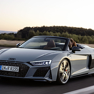 2억짜리 오픈카가 5천만원대 2026 아우디 R8 V10 스파이더 중고 가격표 제원 연비