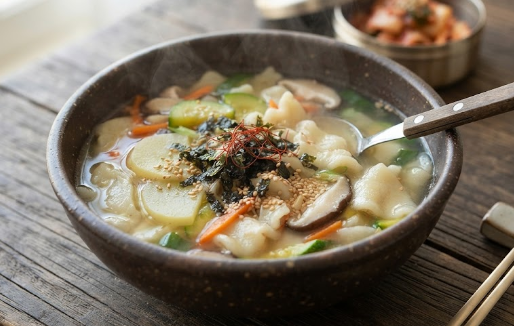 오일 코팅 하나로 수명 연장? 전문가가 권장하는 수제비 반죽 보관 기간