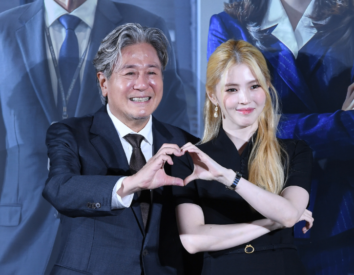 “그 한소희?” 최민식도 되물었다, 두 사람이 ‘인턴’에서 만난 이유