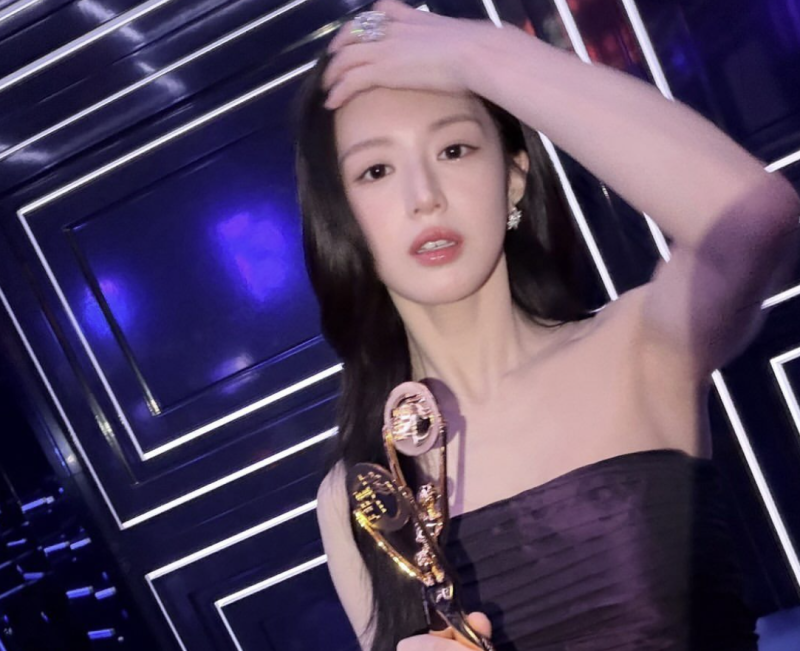 고윤정 청룡 귀걸이 뭐길래? 얼굴까지 빛난 티파니 귀걸이 가격은
