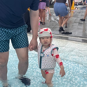 1살 17개월 아기 구명조끼 낸돈내산 스플래쉬어바웃 수영조끼 착샷