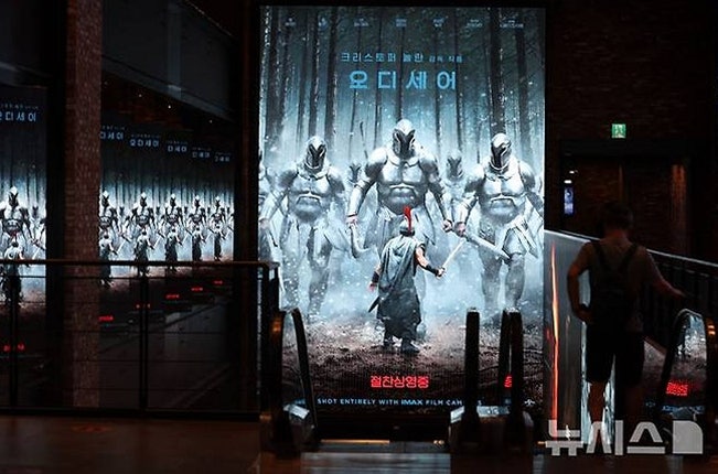 오디세이 700만 돌파, 3주 연속 주말 1위 기록하며 스파이더맨4와 쌍끌이 흥행