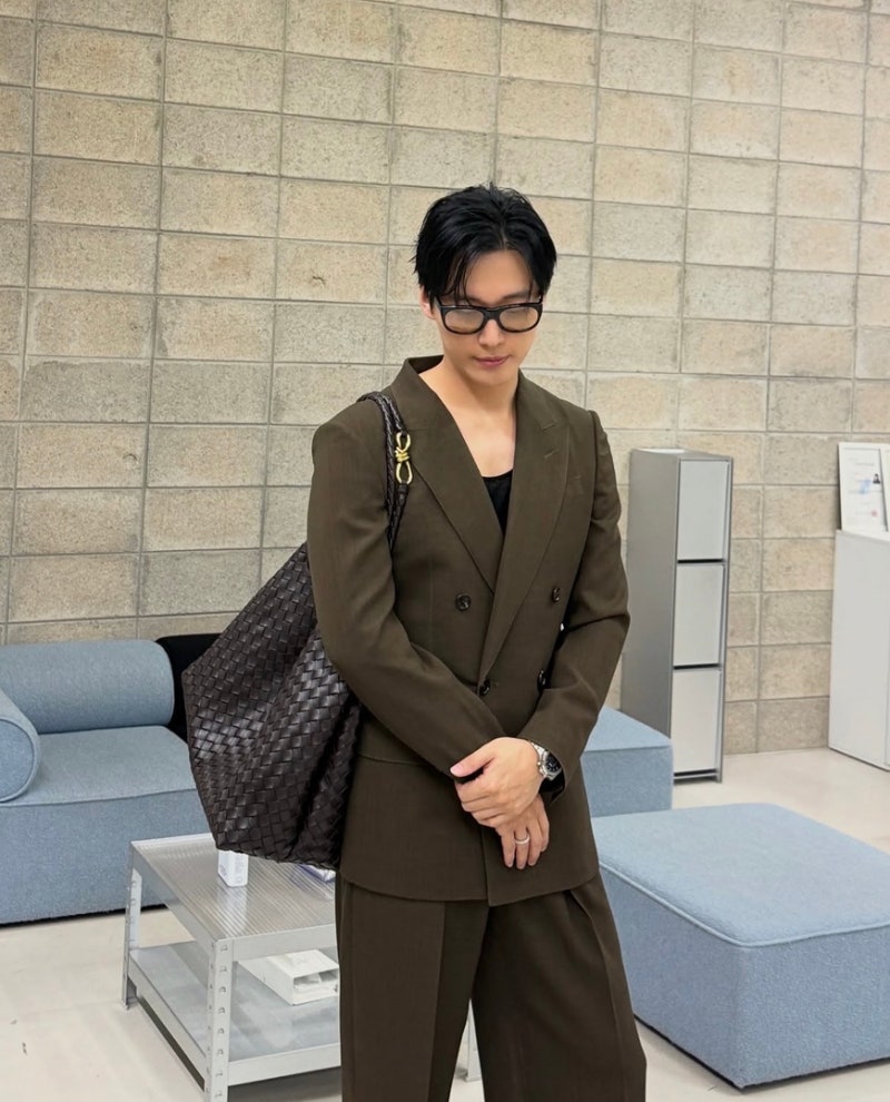 이런게 어른 남자의 명품룩인가... 남궁민이 든 1,300만원대 보테가베네타 가방