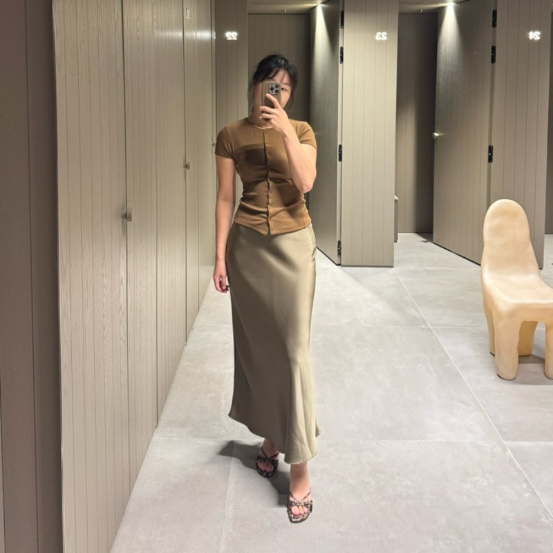 ZARA 자라 가을 신상 입어보기 (2) :: 새틴 미디 스커트 다크카키, 브라운 버튼탑 구매