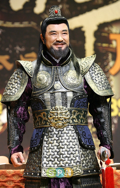 25살에 50번 넘는 수술…동료들이 조의금까지 걷었던 이덕화, 54년째 현역