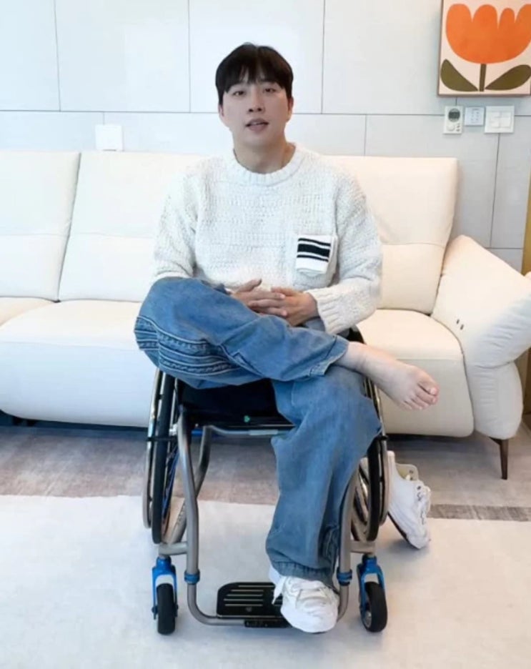 홍보물 이미 배포됐는데, <b>박위</b> 강연 취소여부 검토중