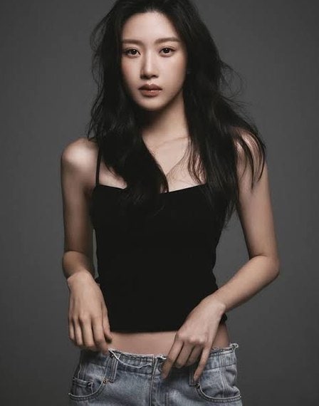 30세 문가영, 피팅룸 셀카 하나가 ‘극세사 몸매’ 논쟁까지 번졌다… 칭찬과 우려 사이