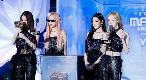 "AI가 만든 사진 아니냐"…카리나 골드 드레스, 알고 보니 10년 자기관리의 결과