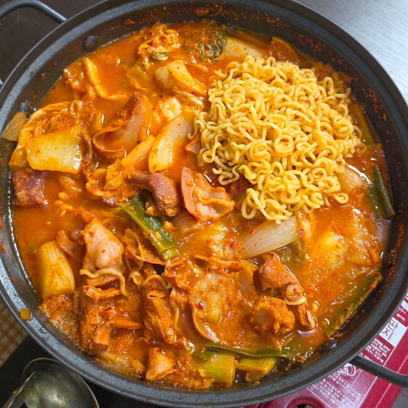 넣고 끓이면 끝! 집에서 만나는 구미 맛집 초간단 곱창전골 밀키트 '선산이조곱창 곱창전골 ....