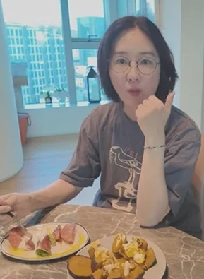 "굶고 가면 이제 안 되더라" 54세 오연수가 47kg 유지하는 부기 빼는 아침 루틴