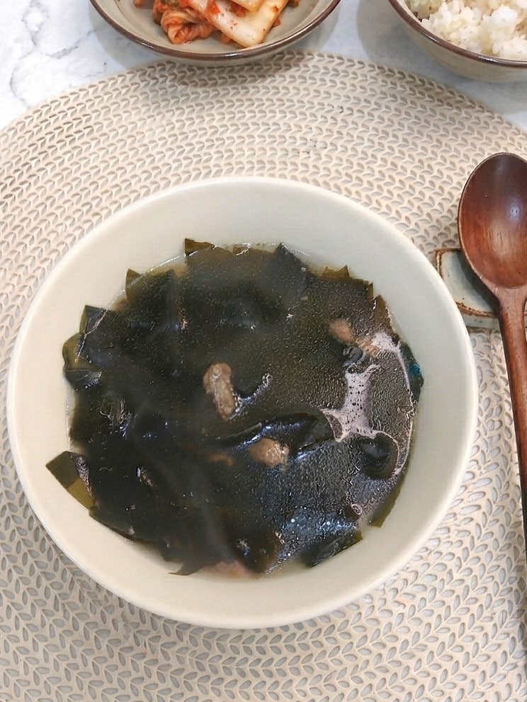 깊고 진한 소고기미역국 초간단 황금레시피 (3~4인분 기준)