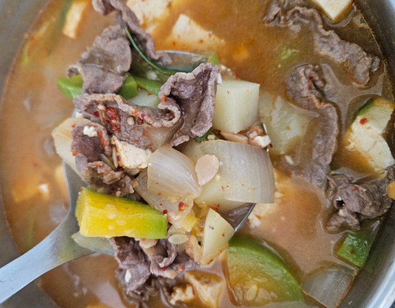 집에서 고깃집 된장찌개 맛 내는 법! 불고기 넣고 진하게 끓여봤어요