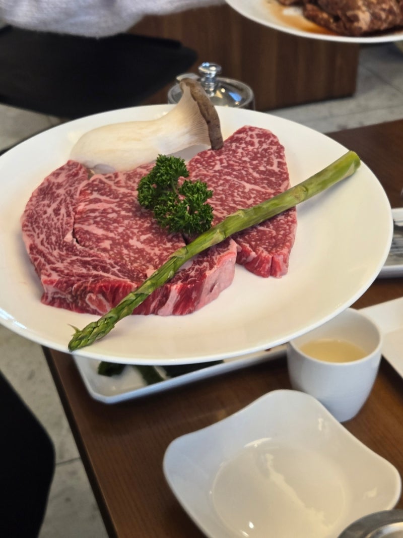 [가족 / 회식모임 맛집] 고급스러운 분위기에서 즐기는 숯불갈비, '화랑골' 솔직 후기