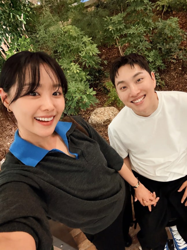 <b>송지은</b>, 박위 KTX CCTV 논란 남편 영상 비공개 후 결국 <b>SNS 댓글</b>까지 제....