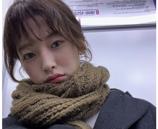 "세상 무해한 막내 토끼인 줄 알았는데... 대선배들 사이에서 눈빛 갈아끼우는 배우 아린의 ....