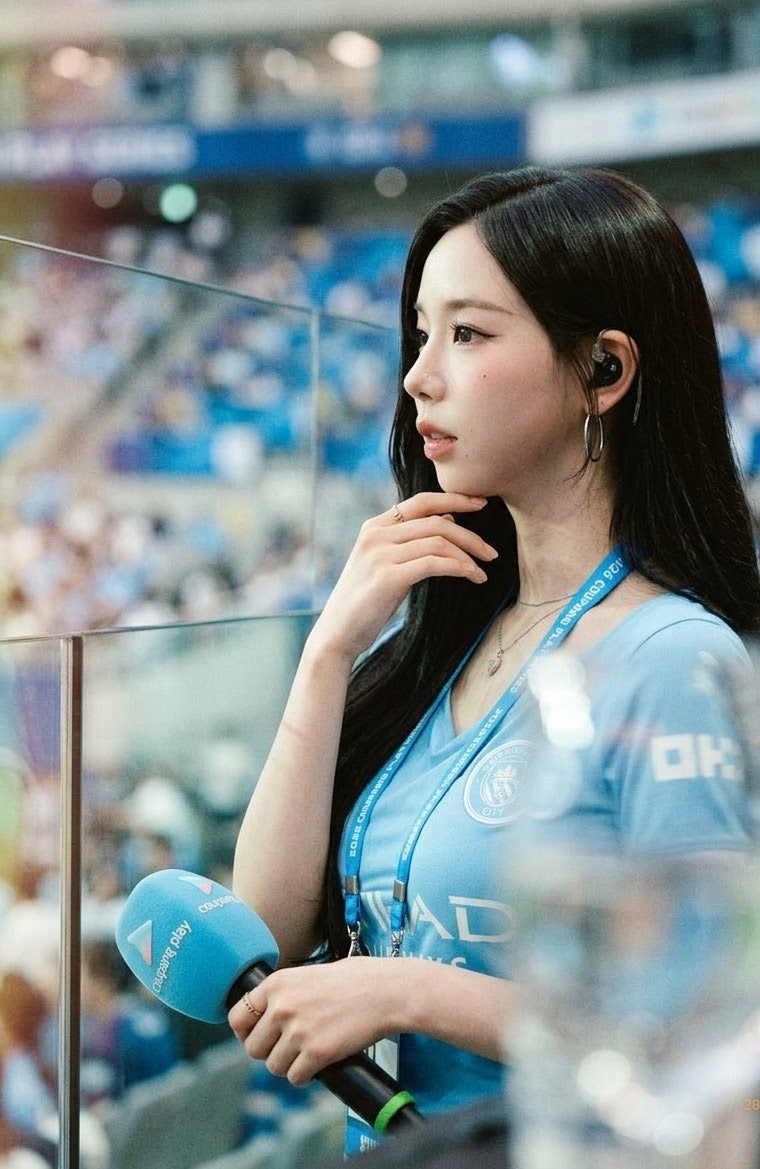 “맨시티 유니폼이 원래 이런 핏이야?” 김채연 현장룩 봤더니