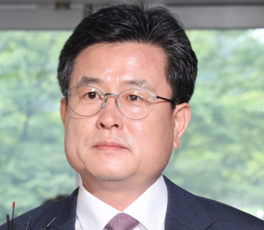<b>강의구</b> 전 실장 2심에서도 징역 1년 6개월…“사후 <b>계엄선포문</b> 작성,....