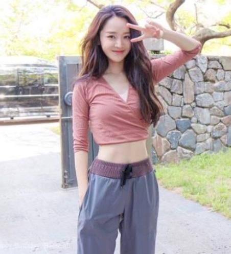 "신혜선, 하루 라면 4봉지 먹는데 이렇다고?" 허리를 슬림하게 만든 비법.