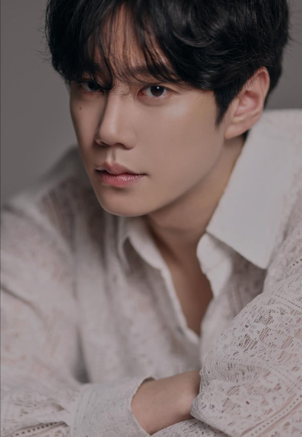 '포핸즈' <b>이준영</b> 군에서도 유쾌한 모습 어쩌다 M자 탈모설까지