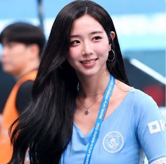 김채연, 맨시티 유니폼으로 난리 났다…알고 보니 ‘보니하니’ 그 소녀