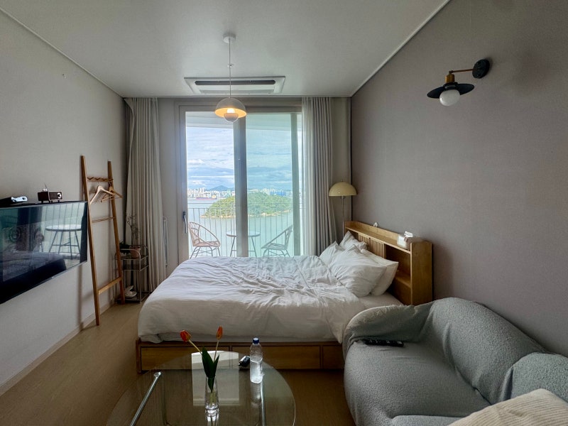 Yeongjongdo: Eating Cup Noodles While Watching the Sea at Ocean Solaview Hotel
