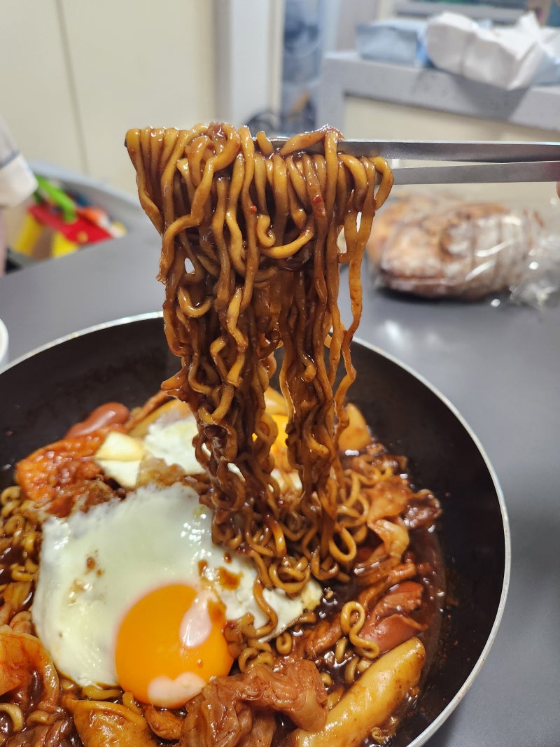 집에서 엽파게티 ｜ 엽떡 좋아하면 한 번쯤 해볼 만한 조합
