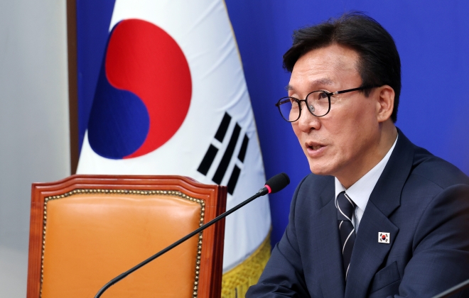민주당 '<b>메가 텐</b>' 전격 발표…김태년·박지원·이광재가 왜 다 나왔....