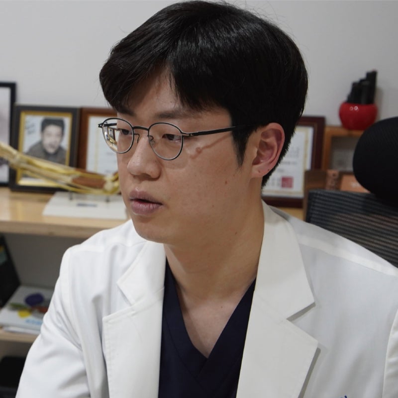 팔꿈치 뒤쪽 통증, 습관으로 생긴 염증이 원인?
