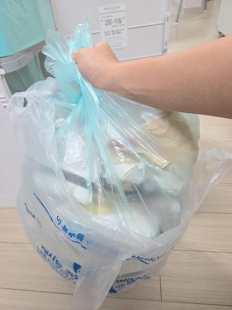 무거운 쓰레기봉투 낑낑댔는데, SNS에서 난리 난 매직캔 꿀팁.. 과연?