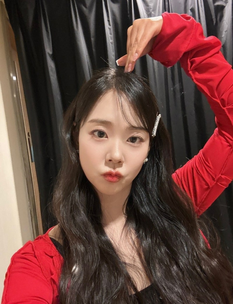 한승연 19년 전과 똑같은 동안 미모, 빨간 가디건 패션 어디꺼?