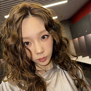 태연 컴백 정규 앨범 소식과 컬리 헤어 셀카 속 동안 미모 근황 정리