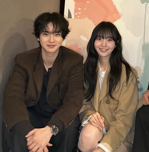감독과 배우가 연인이 됐다고? 장동윤 김승윤 결혼 발표, 팬들 의견이 갈리는 이유