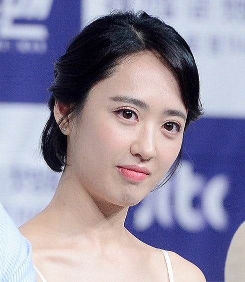 "천정명과 열애설까지.." 36년 만에 쉼을 택한 여배우.jpg