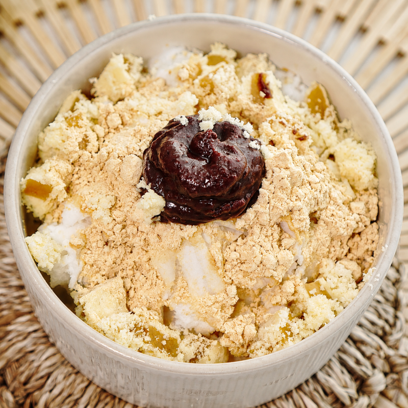 빙수기계 없이도 됩니다! 꽁꽁 언 우유를 채칼로 밀어 만든 팥빙수 레시피